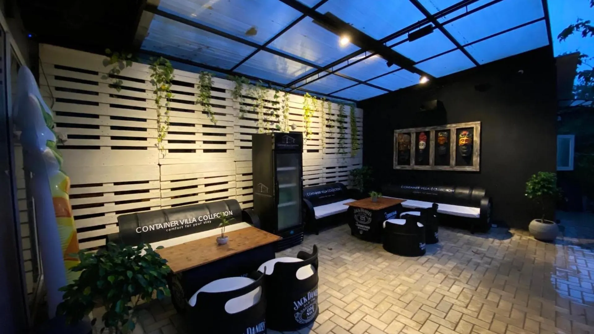 Bed & Breakfast Container Villa Collection Kadawatha